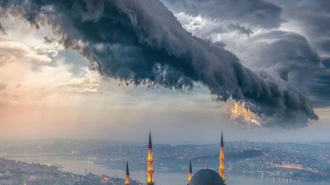 На Турцию обрушился мощный ураган