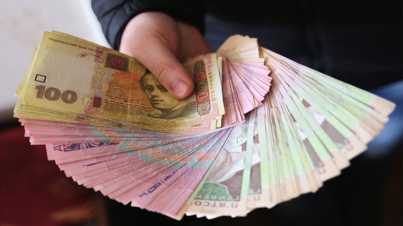 Во Львовской области уменьшилась зарплата почти на 500 грн - статистика