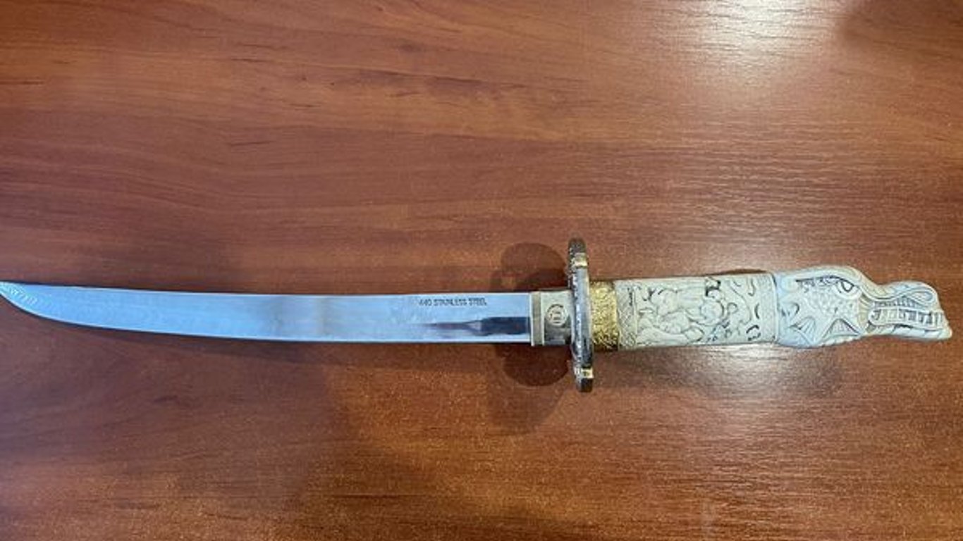Львівські митники вилучили самурайський меч - фото