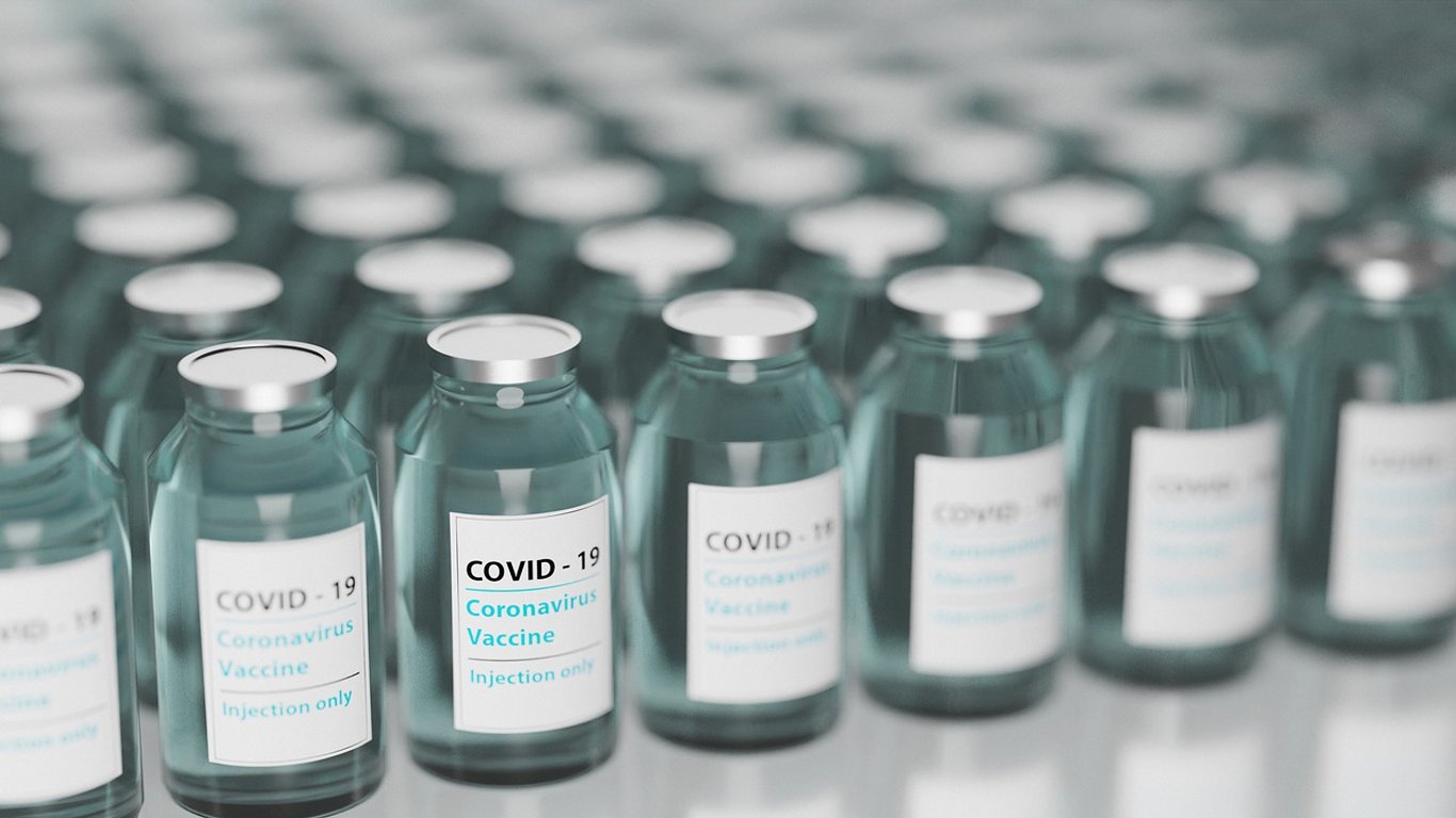 Бустерні дози вакцин від COVID-19 - Ляшко розповів, коли українці їх отримають