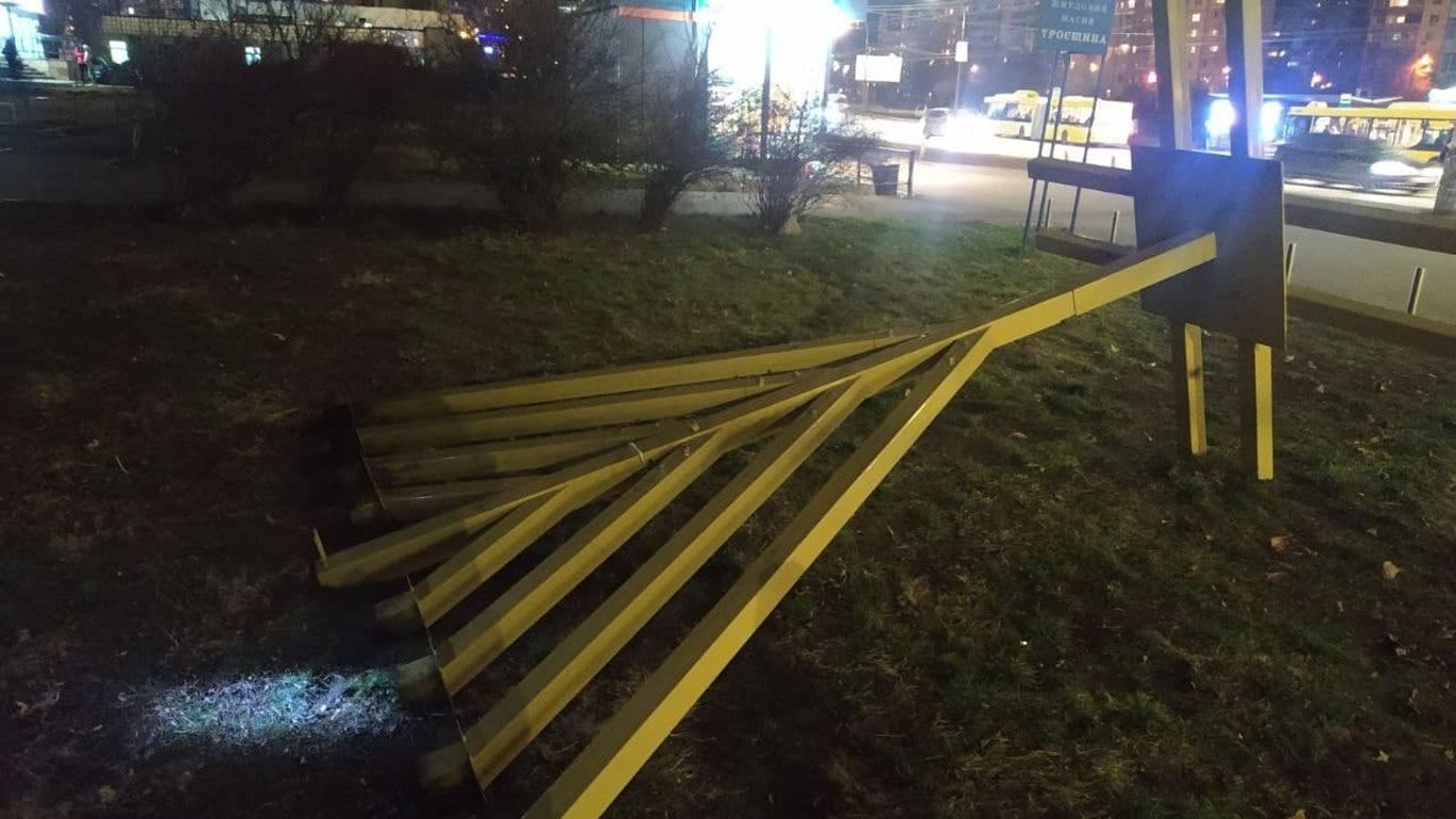 На Троєщині вандали повалили Менору - Новини Києва