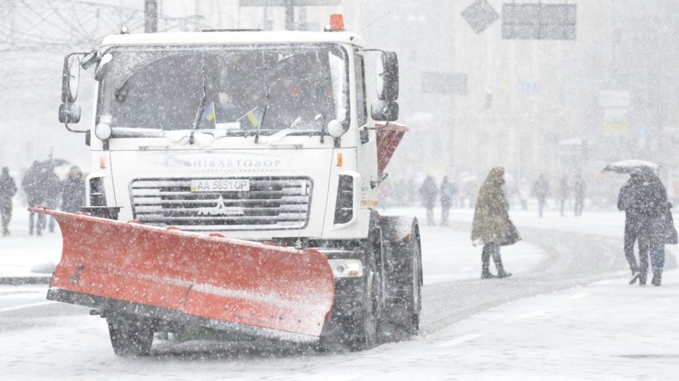 Погода у Києві - водіїв просять прибрати автомобілі з узбіччя