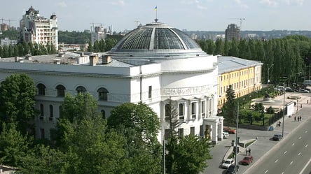 В Киеве разваливается уникальное здание, в котором заседала Центральная Рада: люди требуют реставрации - 285x160