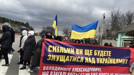 Митингующие против повышения тарифов перекрыли трассу Киев-Чоп: подробности - 285x160