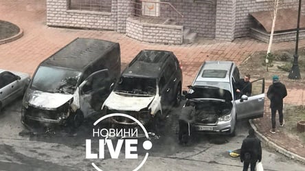 На Оболонской набережной сгорело 2 внедорожника и бус. Фото, видео - 285x160