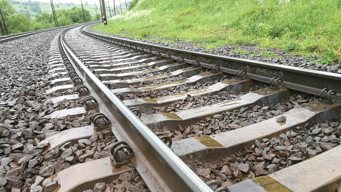 В Жидачеве нашли труп возле железной дороги - погиб пожилой человек