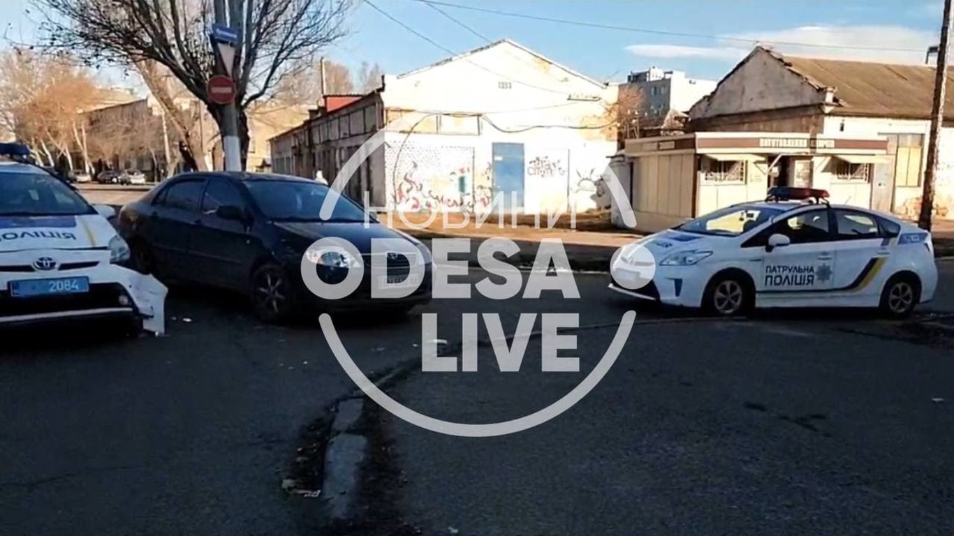 ДТП в Одессе столкнулись полицейский Prius и Toyota