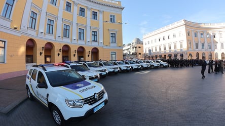 Полицейские общин Одесской области получили новые служебные машины и помповое оружие. Фото - 285x160