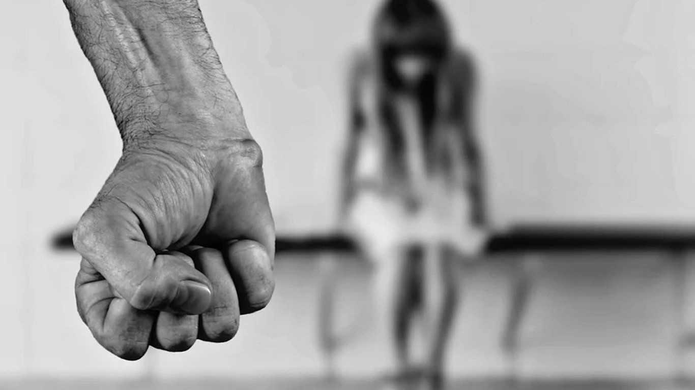 На Житомирщине отчим жестоко избил 8-летнюю девочку - подробности