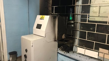 У лікарню замість в'язниці: чоловік підпалив банкомат на Київщині - 285x160