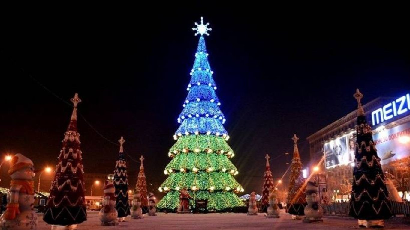 Як у Харкові виглядає новорічна ялинка - відео