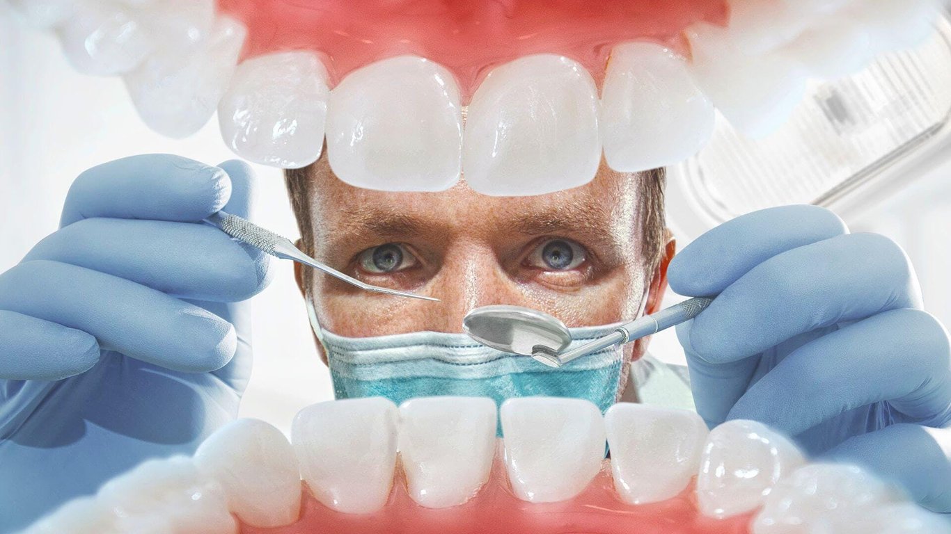 У мужчины из США рос зуб в носу