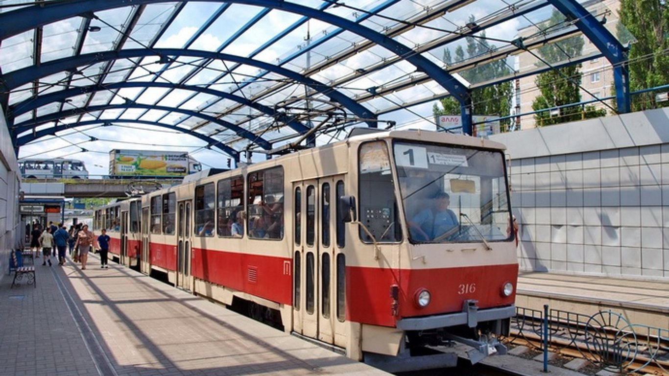 ДТП в Киеве -  на Борщаговке заблокировано движение трамваев - видео