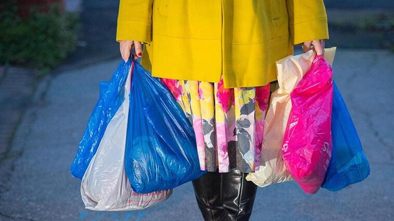 Зі столичних магазинів зникнуть пластикові пакети - що сталося