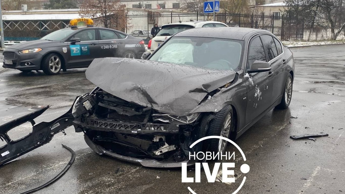 ДТП у Києві - BMW протаранив Hyundai
