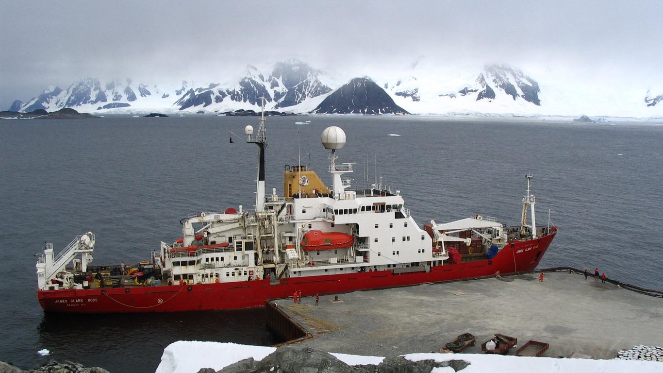 Криголам “Ноосфера” незабаром вирушить до Антарктиди - останні приготування на Одещині