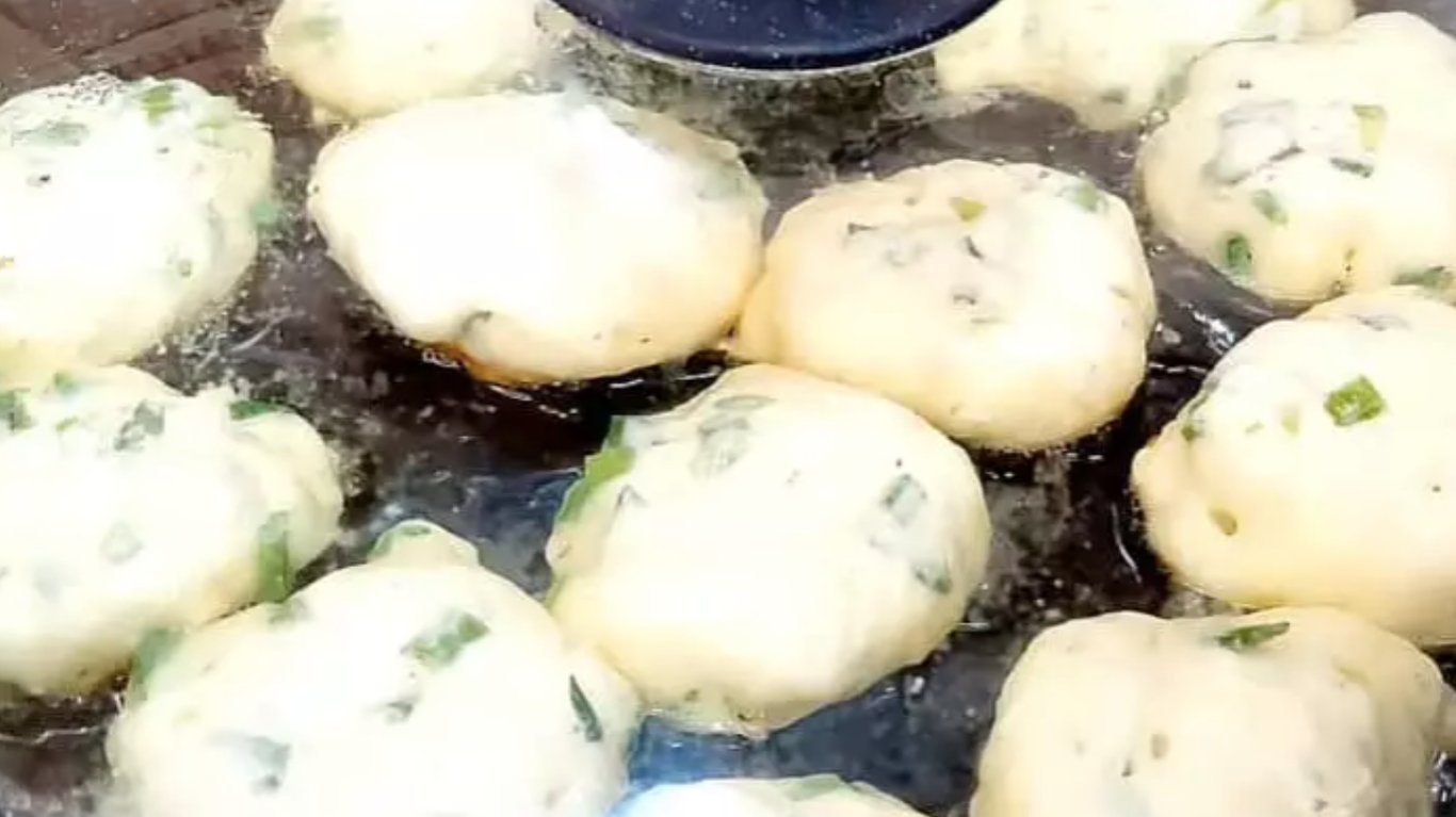 оладки з зеленою цибулею