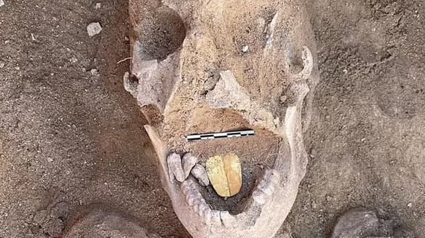 В древних гробницах Египта нашли останки людей с золотыми языками - подробности