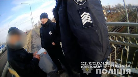 В Харьковской области полиция спасла дедушку, но он все равно покончил с собой. Детали - 285x160