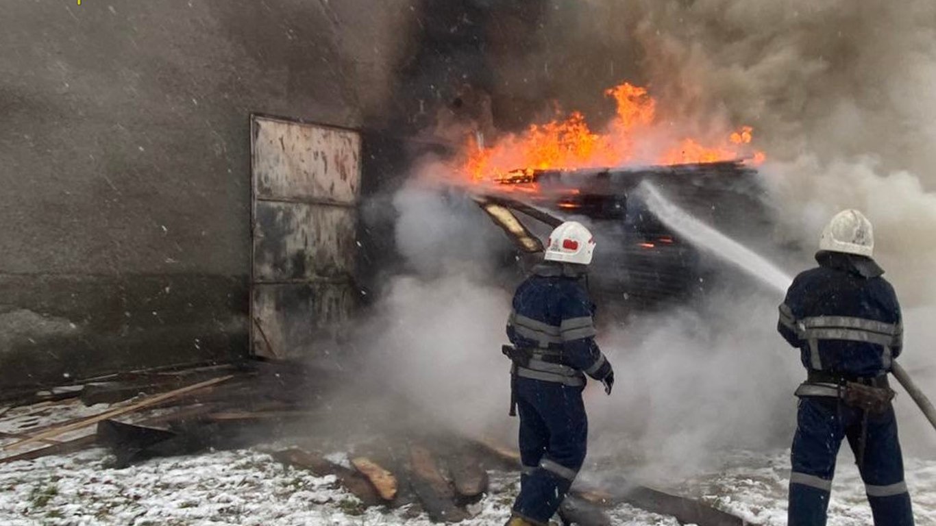 Пожар на складе в Радехове 6 декабря - подробности, фото