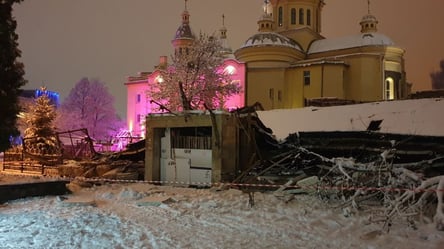 Во Львове под тяжестью снега обрушилось здание бывшего супермаркета. Фото - 285x160