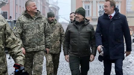 Садовый встретился с министром обороны во Львове: что обсудили - 285x160