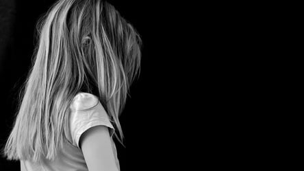 На Черкащине родственник насиловал 7-летнюю девочку и снимал с ней порно - 285x160