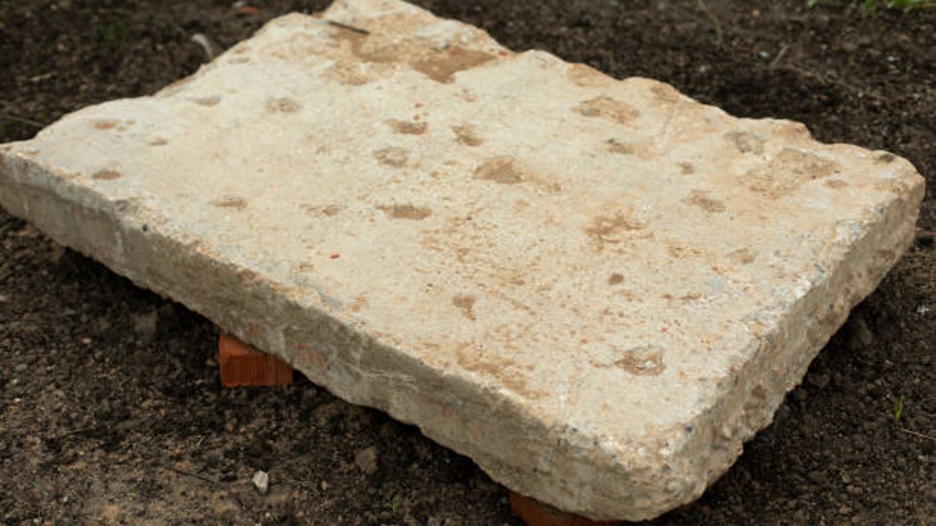 В Харькове на подростка упала бетонная плита – что с ним