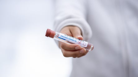 Pfizer озвучила терміни виготовлення вакцини від "Омікрону" - 285x160