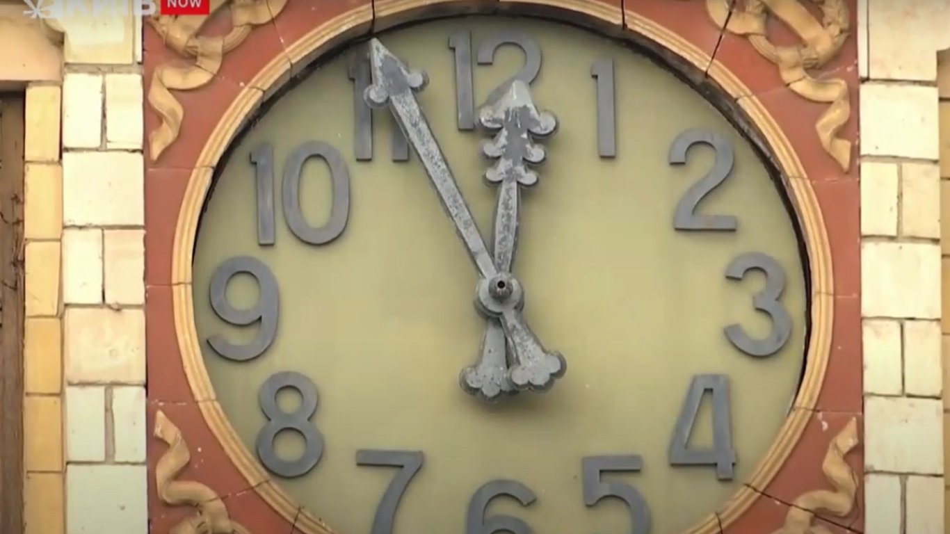 Легендарний годинник знову пішов у Києві - що відомо