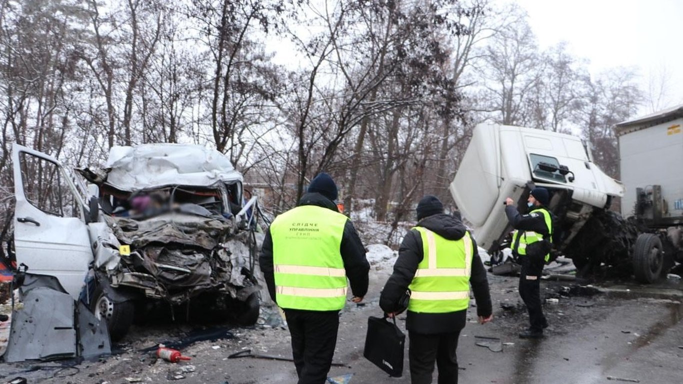 Полицейские задержали водителя грузовика за смертельное ДТП под Черниговом