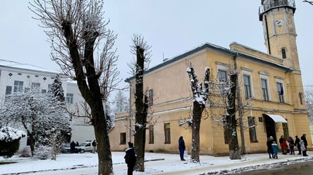 На Львовщине "заминировали" школу: сотни учеников эвакуировали. Фото - 285x160