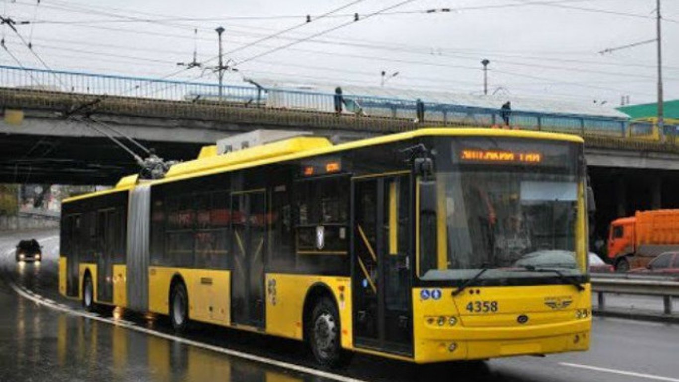 Общественный транспорт - из-за непогоды в Киеве введено оперативное положение на дорогах