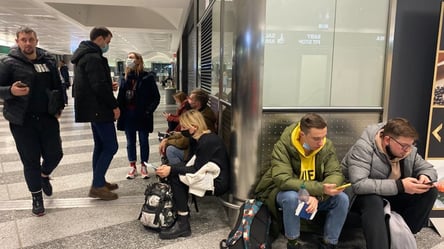 Понад 100 українських туристів застрягли в аеропорту Мілана. Фото - 285x160