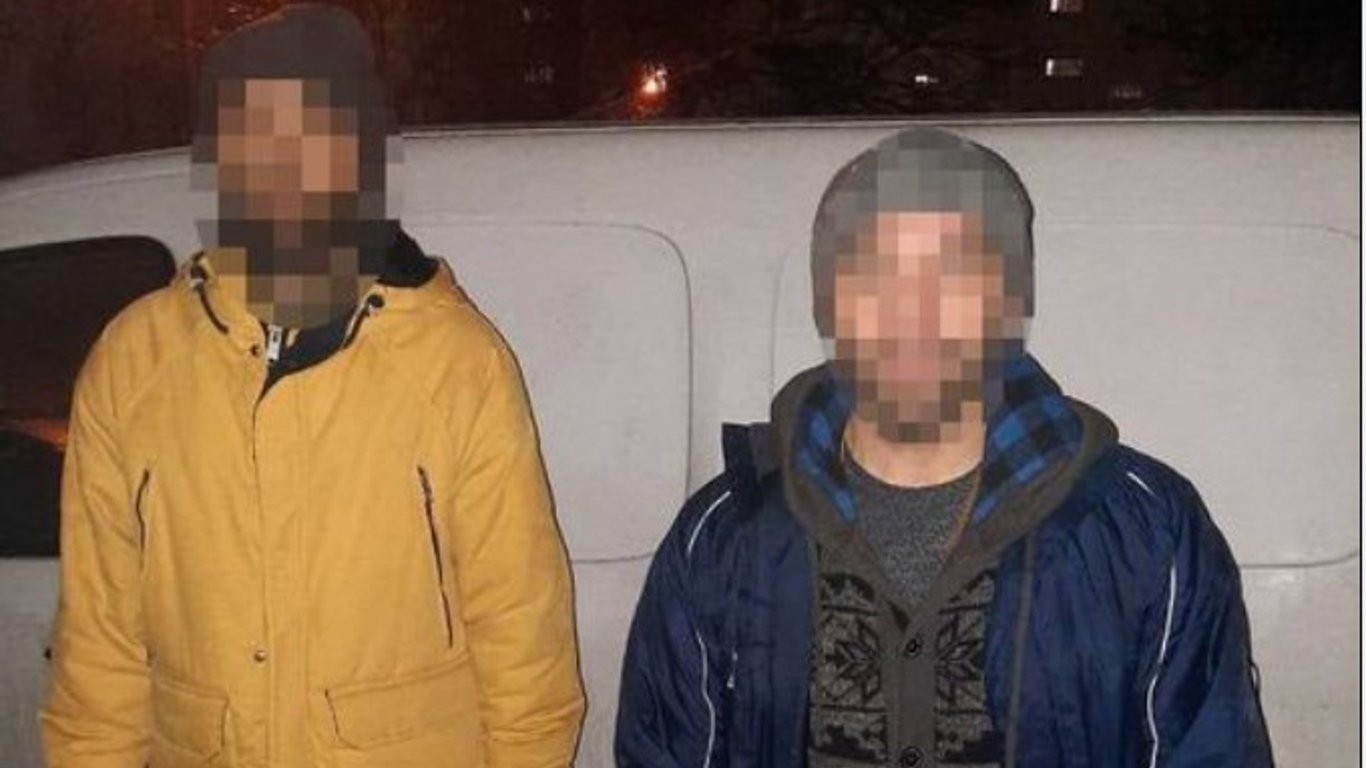 Крадіжка у Києві - злодії за лічені секунди винесли з авто 50 тисяч гривень