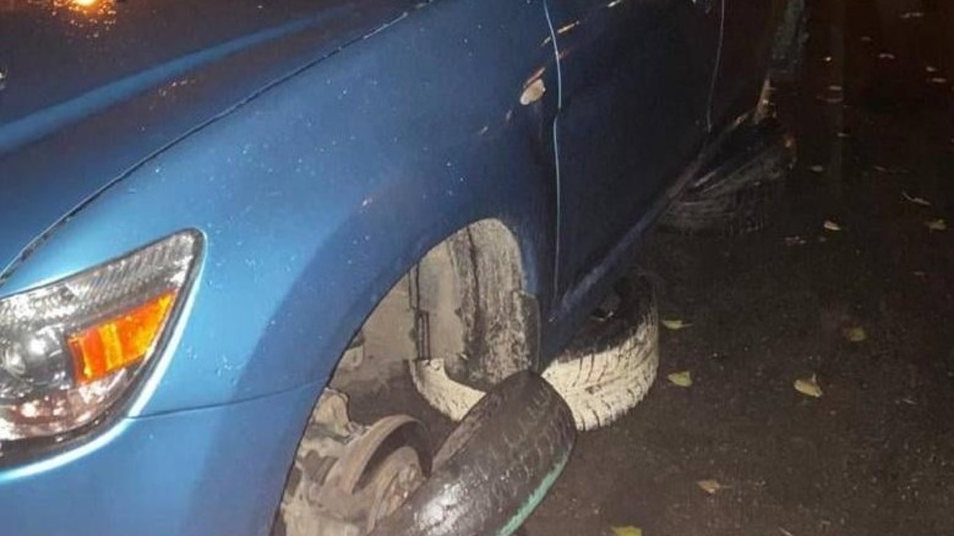 Крадіжка у Києві - у столиці схопили серійних крадіїв автошин