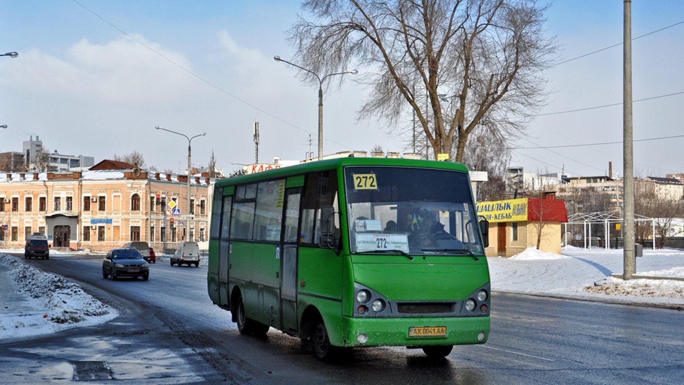 В Харькове водитель маршрутки поругался с женщиной из-за льготного проезда