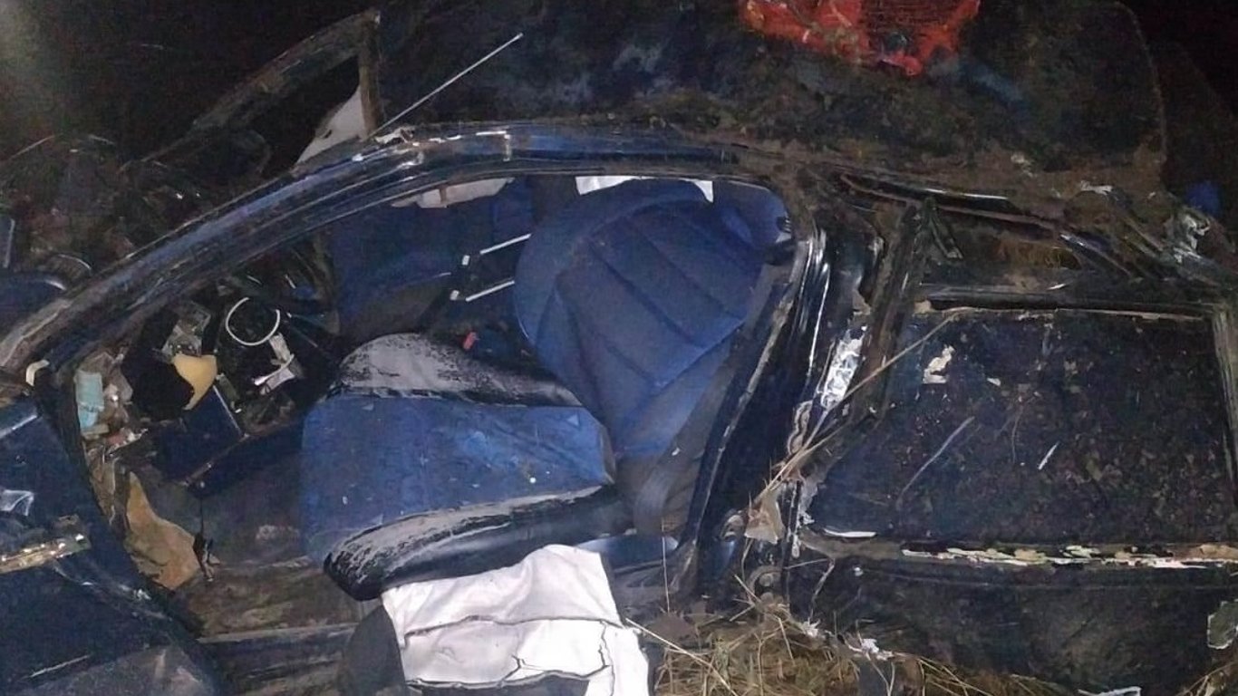 Смертельна ДТП на Одещині - водій Toyota Camry врізався у дерево та загинув