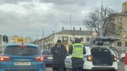 Балковскую лучше объезжать: в Одессе на углу двух улиц священник попал в ДТП. Фото - 285x160