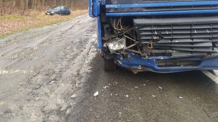 Под Харьковом фура снесла легковушку, стоявшую на обочине, водитель погиб на месте ДТП. Фото - 285x160
