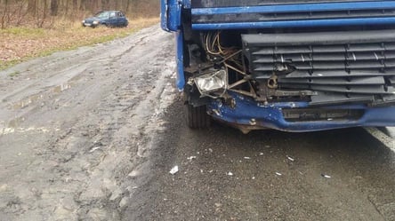 Під Харковом фура знесла легковик, що стояв на обочині, водій загинув на місці ДТП. Фото - 285x160