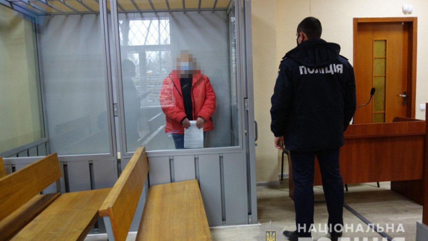 В Харьковской области суд отправил домой женщину, которая едва не зарезала своего знакомого