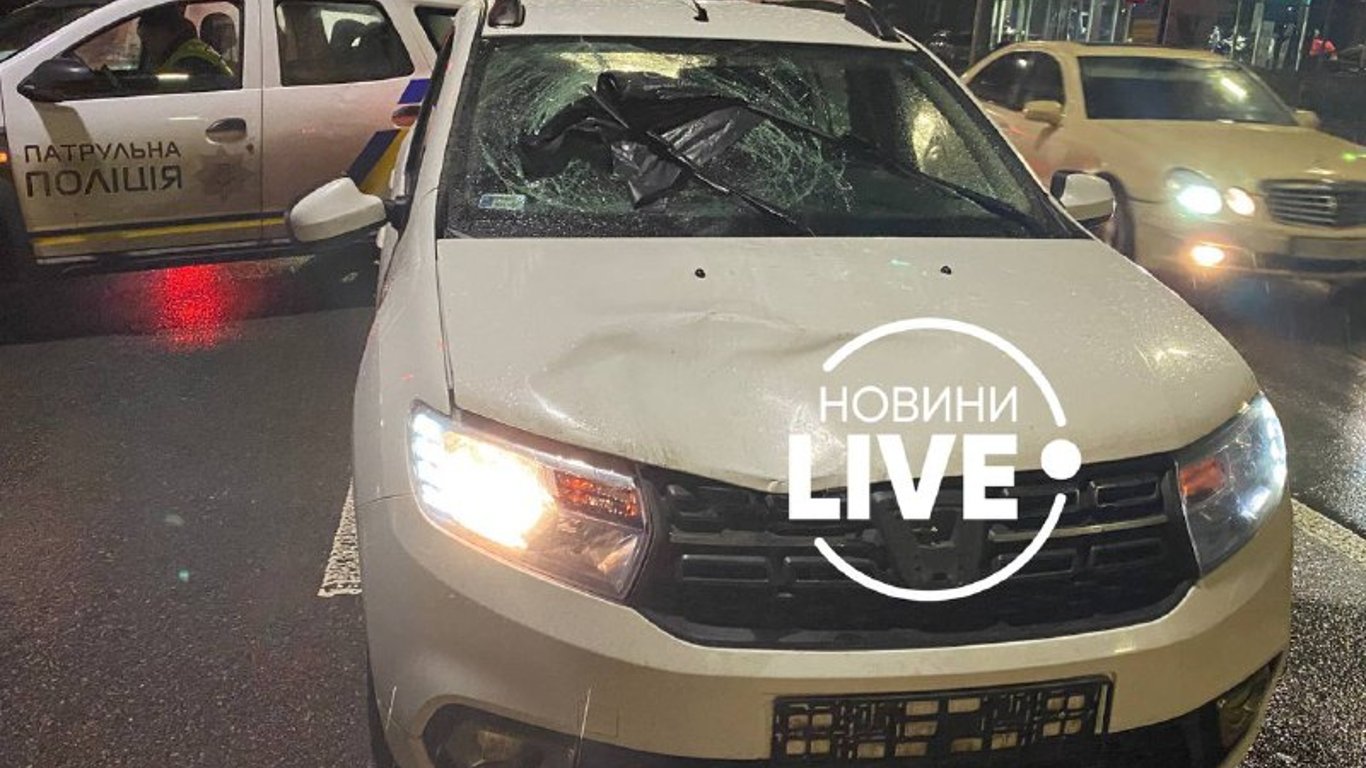 ДТП у Києві – постраждали два пішохода – фото