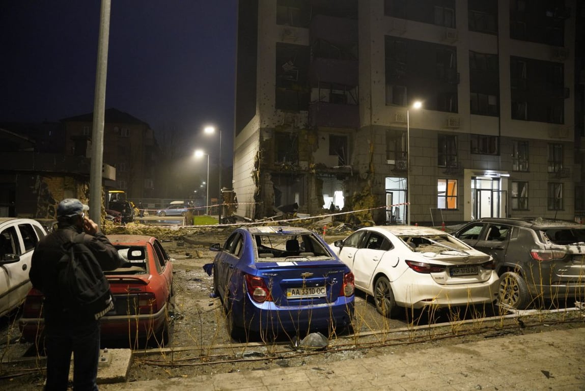 У Києві масштабні руйнування після обстрілу — деталі від Кличка - фото 1