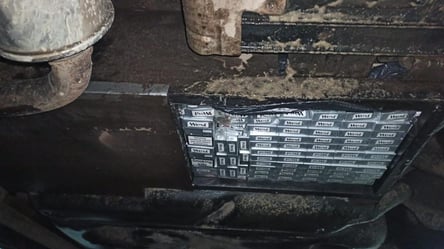 В микроавтобусе на Львовщине нашли тысячи пачок контрабандных сигарет: где их прятали. Фото - 285x160