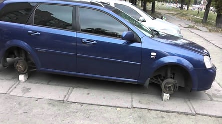 В Харькове у нескольких машин сняли колеса. Подробности - 285x160