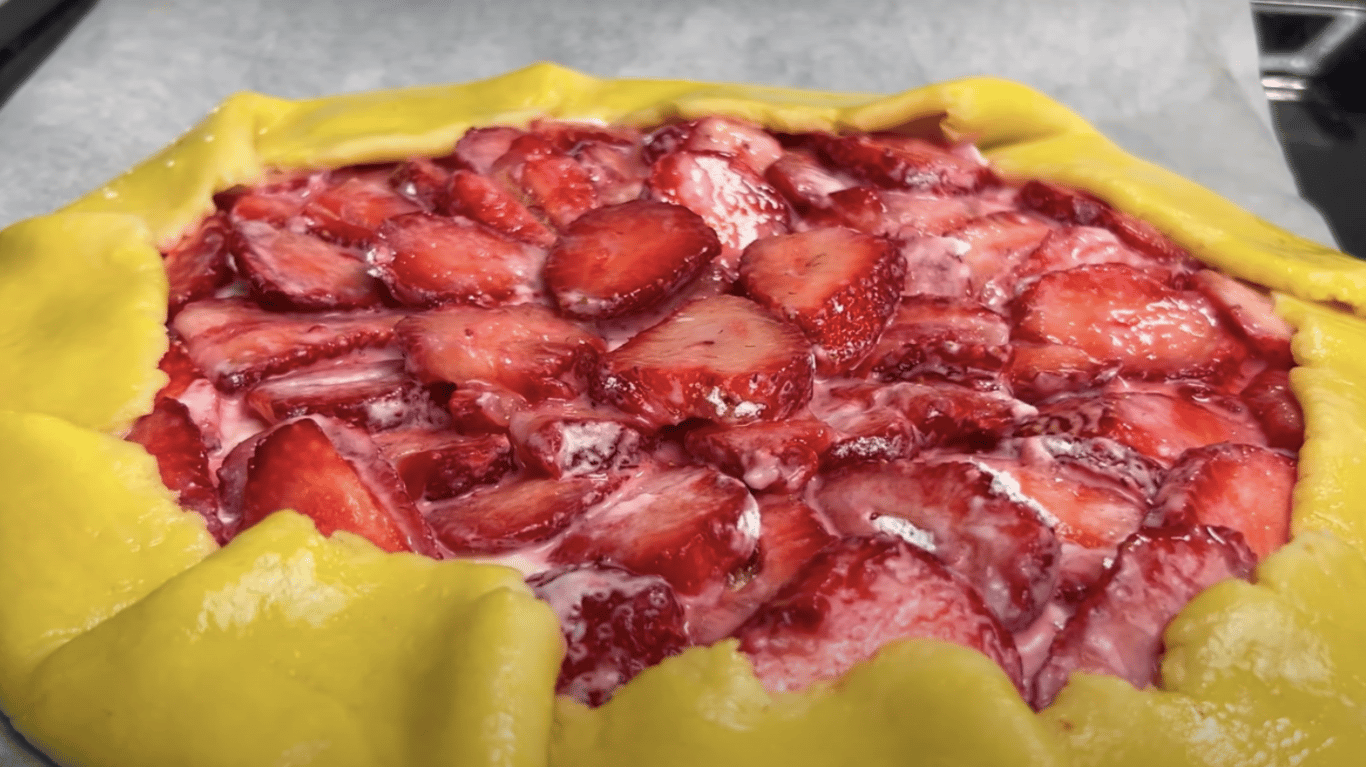 ароматна сирно-полунична галета