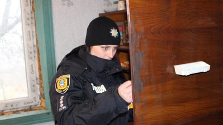 Побили чоловіка та пограбували прикуту до ліжка жінку: на Одещині затримали трьох зловмисників - 285x160