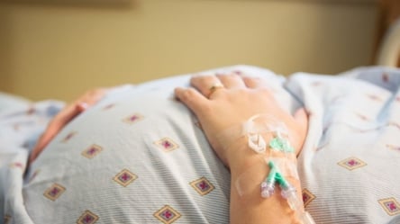 Ребенка тоже не спасли: в Одесской области в роддоме от коронавируса умерла беременная женщина - 285x160