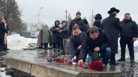 Запалили лампадки і молилися — у Львові вшанували жертв Голокосту - 285x160